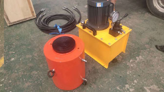 大噸位千斤頂?shù)膶?zhuān)用工具